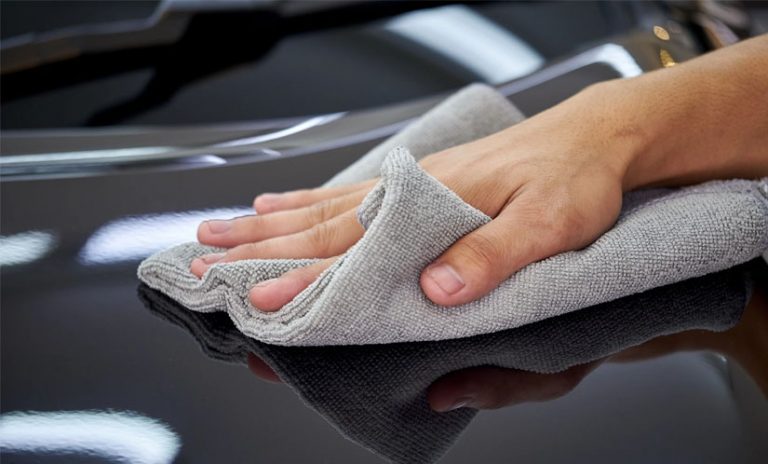 Carro brilhando: confira 5 dicas para deixar a pintura como nova